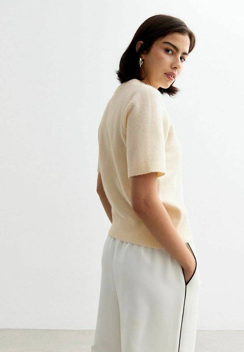 New Look New Look SHORT SLEEVE - Basic T-shirt - cream Black Friday