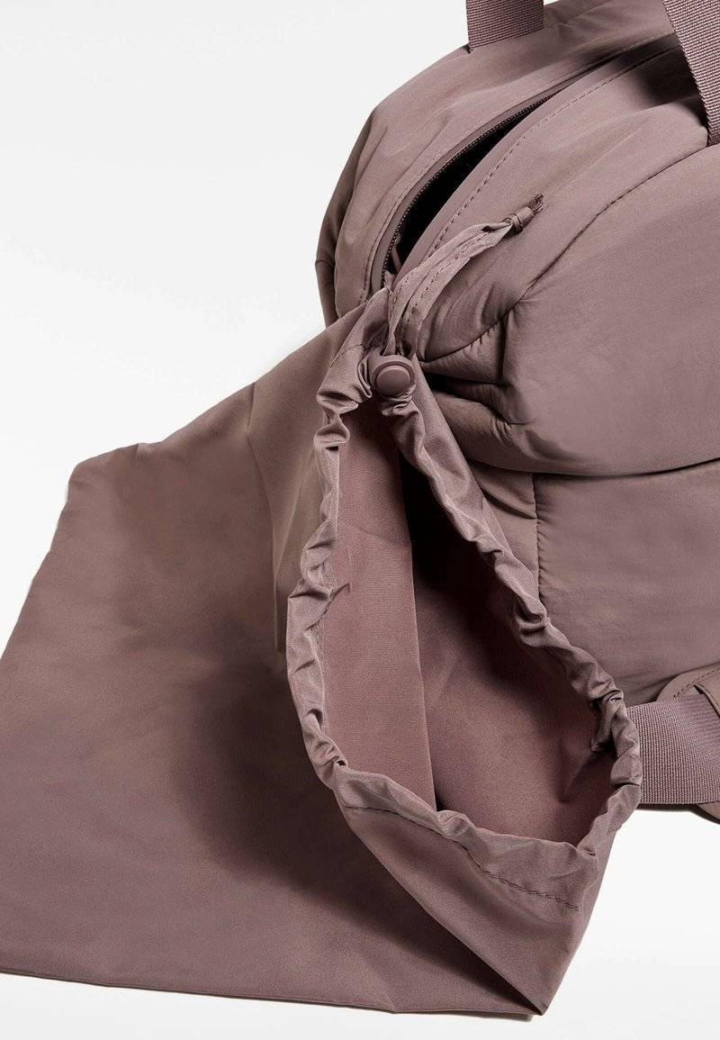OYSHO OYSHO WITH FLAP POCKET - Sports bag - pink Kostenloser Versand