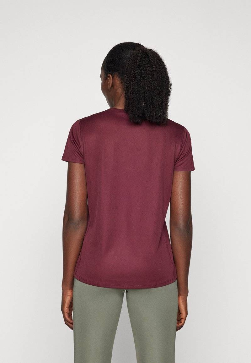 ASICS ASICS CORE TOP - Sports T-shirt - deep mars Rabatt