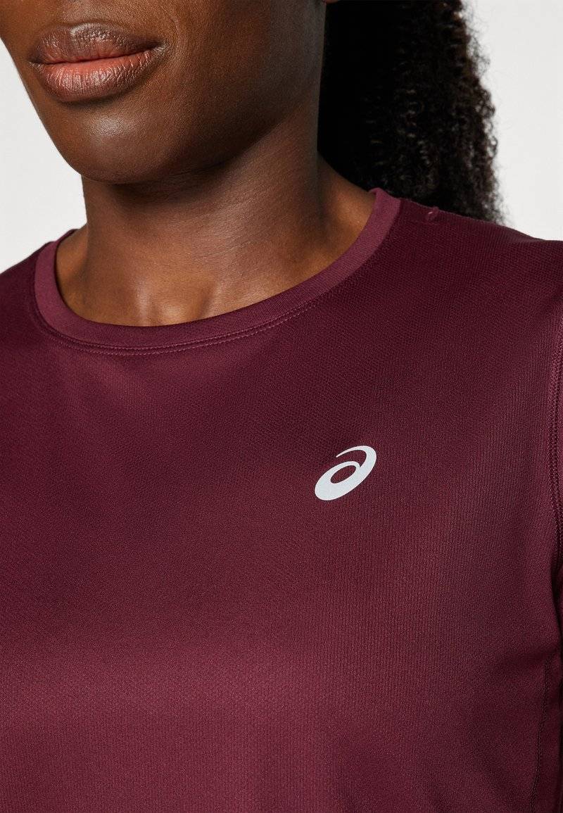 ASICS ASICS CORE TOP - Sports T-shirt - deep mars Rabatt