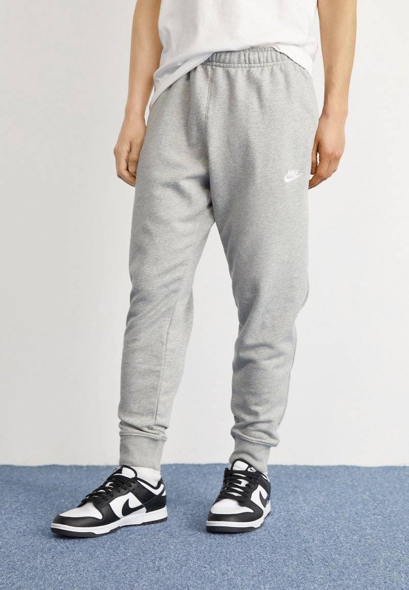Nike Sportswear Nike Sportswear CLUB JGGR FT - Tracksuit bottoms