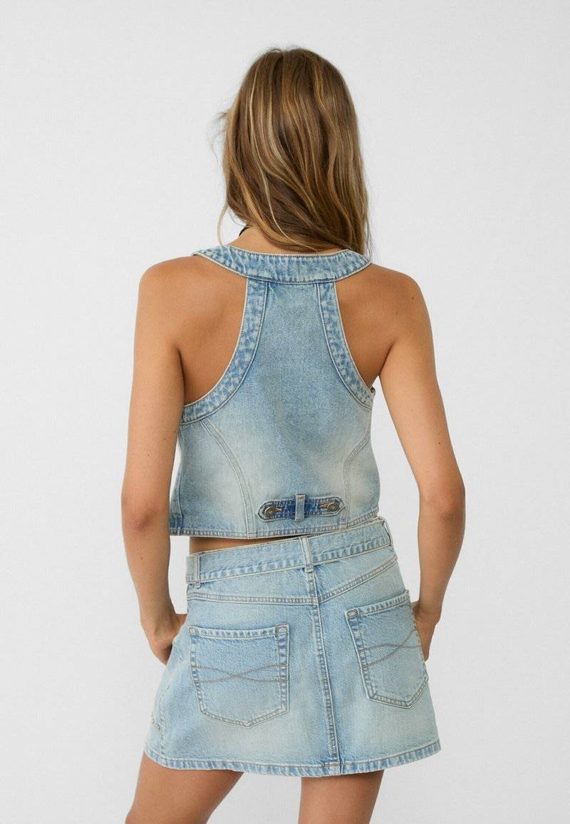 Stradivarius Stradivarius STUDDED - Waistcoat - laser denim Sonderangebote