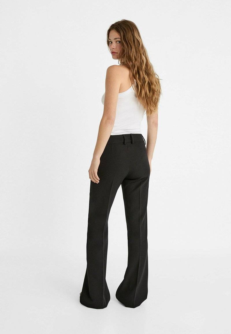 Stradivarius Stradivarius TAILORED FLARED - Trousers - black Super Sparpreis