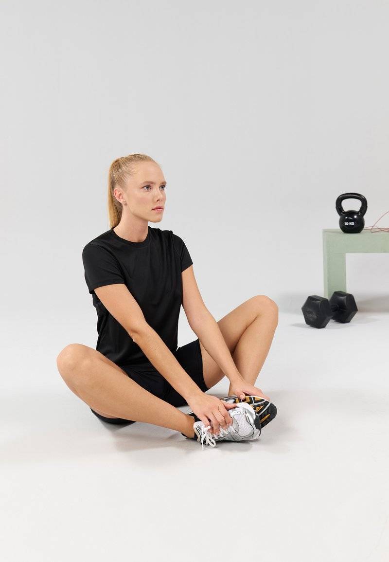 Even&Odd active Even&Odd active Basic T-shirt - black Speichern exportieren