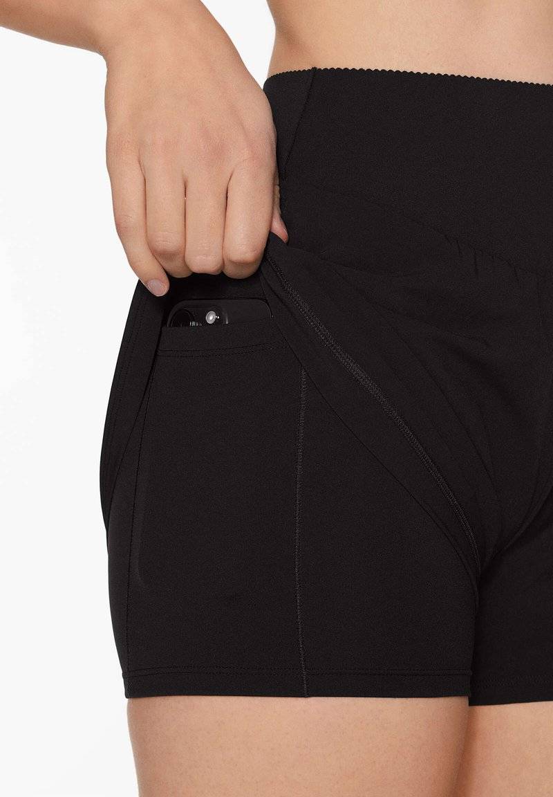 OYSHO OYSHO COMPRESSIVE - Sports shorts - black zollfrei